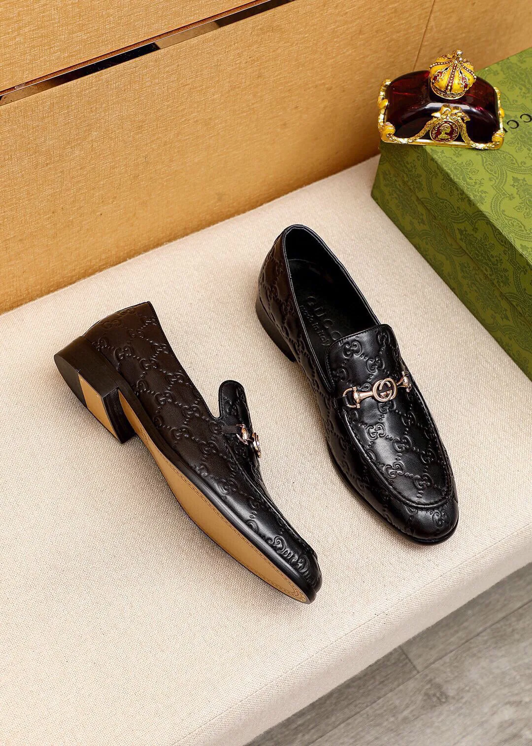 Men's shoes 💰520 💐 Product trademark: GUCCI "Gucci" casual leather shoes Regular size: 39-44 (38.45🉑️customized) Product materials: Selected imported first-layer calfskin embossed upper + luxury hardware buckle, imported water-dyed cow leather lining. Strong three-dimensional visual effect, original combination outsole Color: 3⃣️colors available